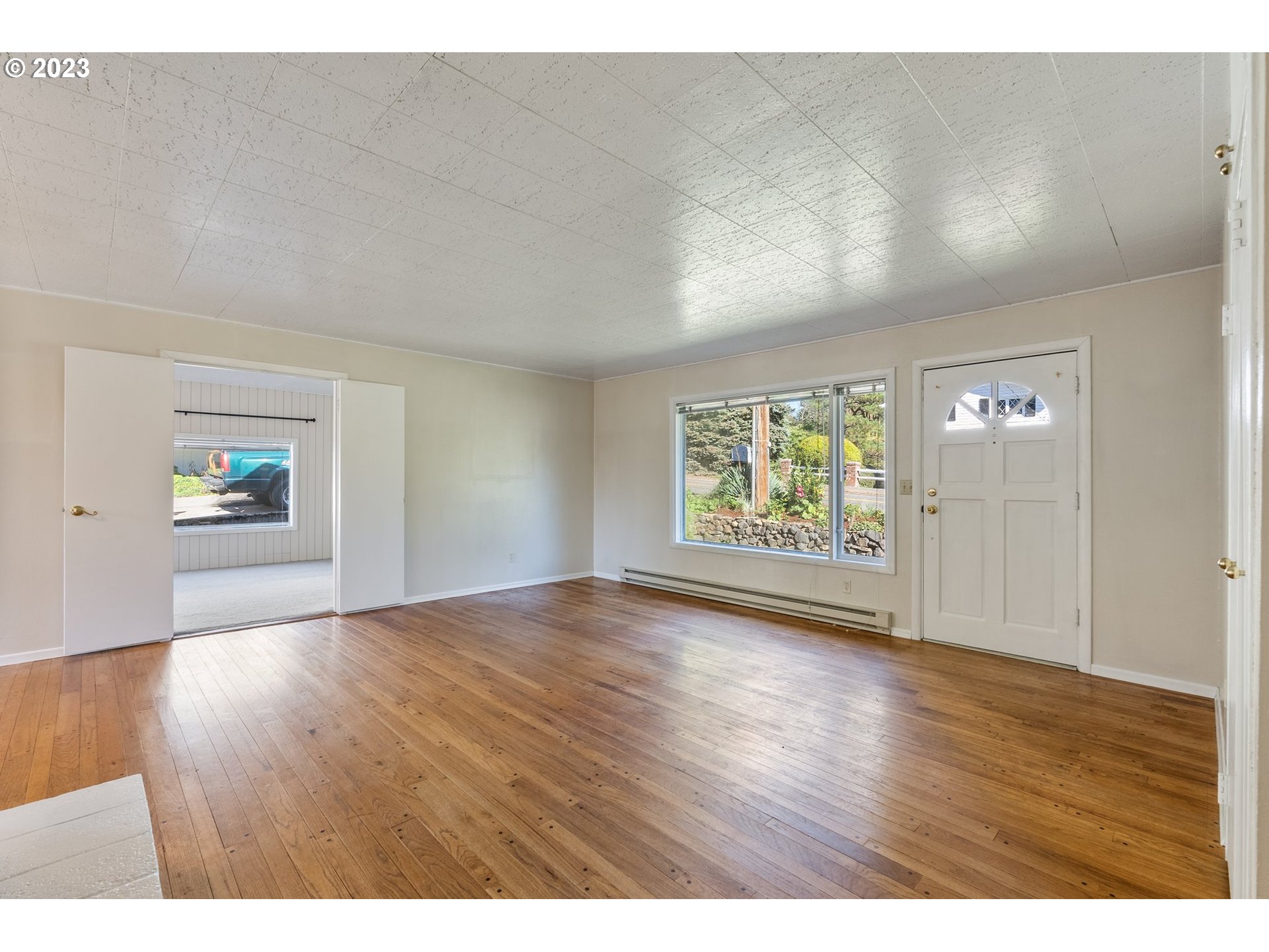 477 Northwest Chesser Road Stevenson, WA 98648 - Photo 8 of 40 a view of an empty room and window