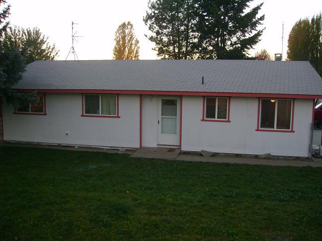 970 North Granger Road Granger, WA 98932 - Photo 1 of 4 a backyard of a house with lots of green space