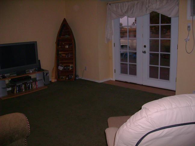 970 North Granger Road Granger, WA 98932 - Photo 4 of 4 a bedroom with a bed and a television