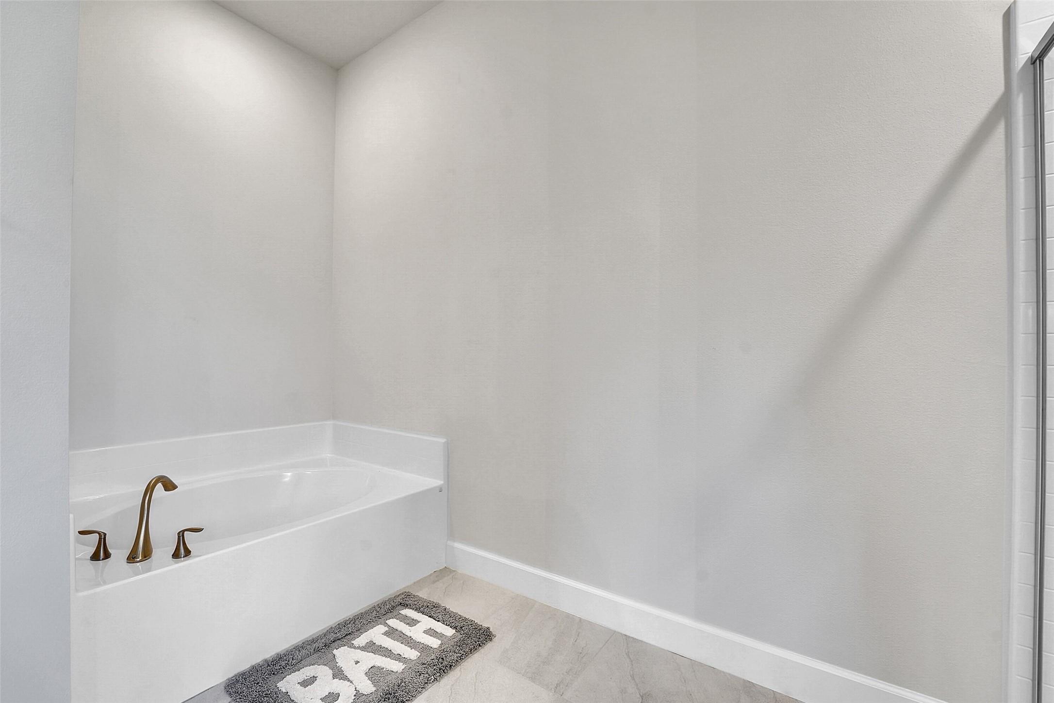 8600 Merano Avenue Fort Pierce, FL 34951 - Photo 8 of 22 a bathroom with a bathtub