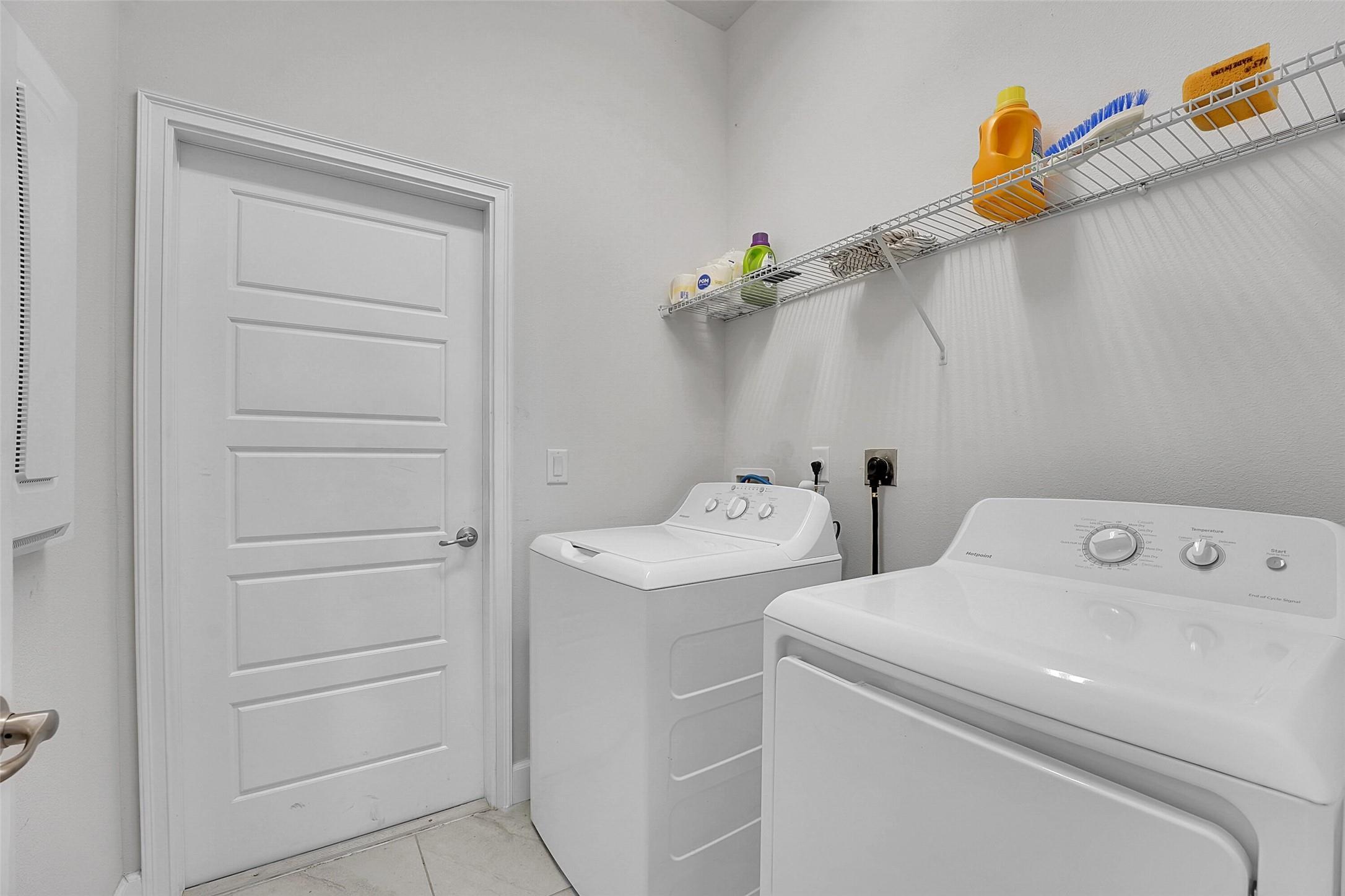 8600 Merano Avenue Fort Pierce, FL 34951 - Photo 10 of 22 a utility room with dryer and washer