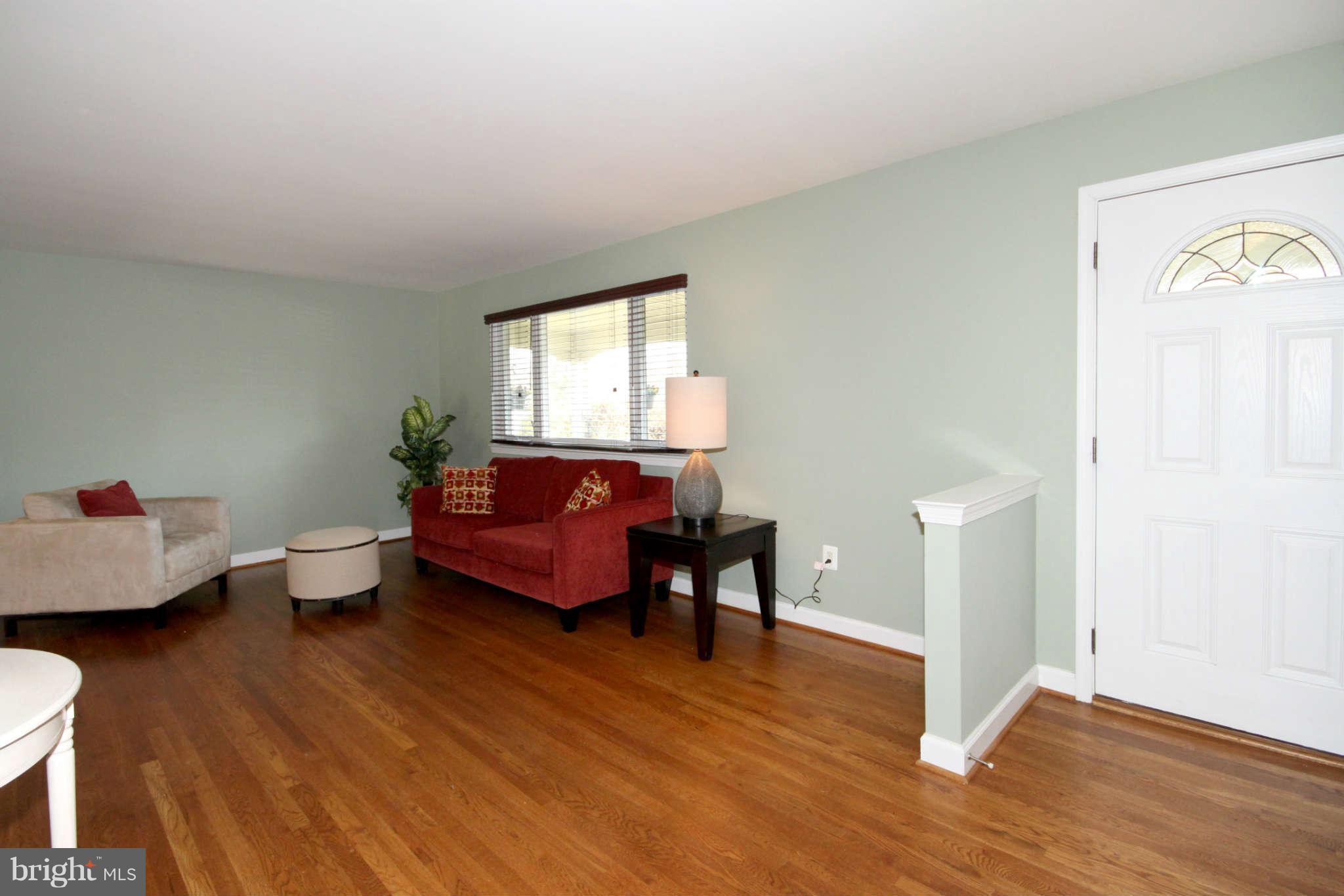 5354 Guinea Road Fairfax, VA 22032 - Photo 3 of 24 Living Room