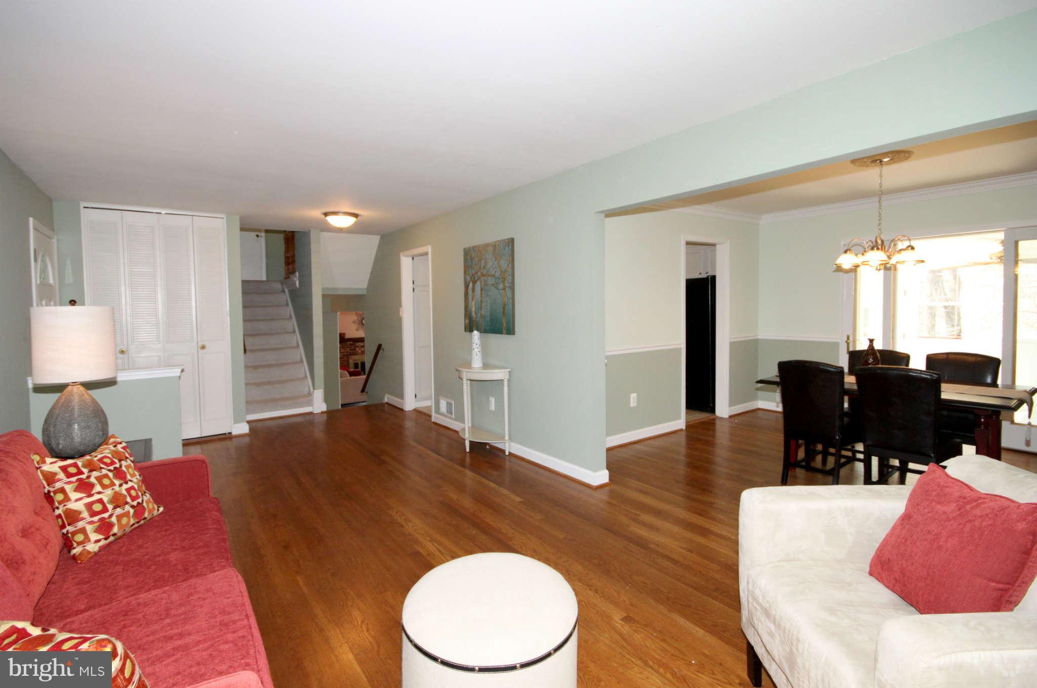 5354 Guinea Road Fairfax, VA 22032 - Photo 4 of 24 Living Room