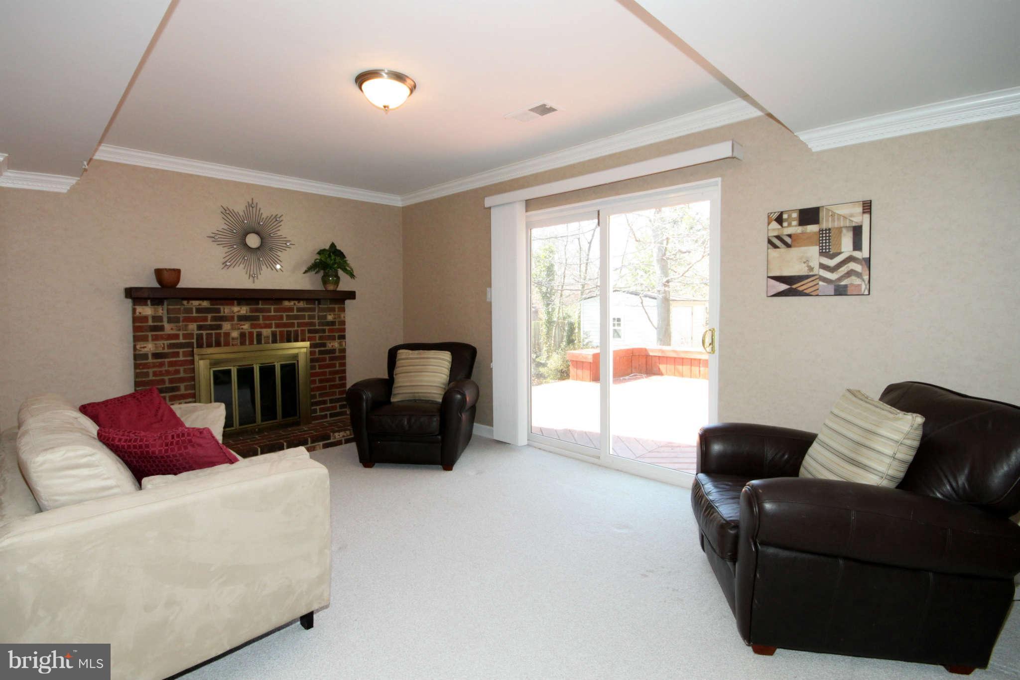 5354 Guinea Road Fairfax, VA 22032 - Photo 10 of 24 Family Room
