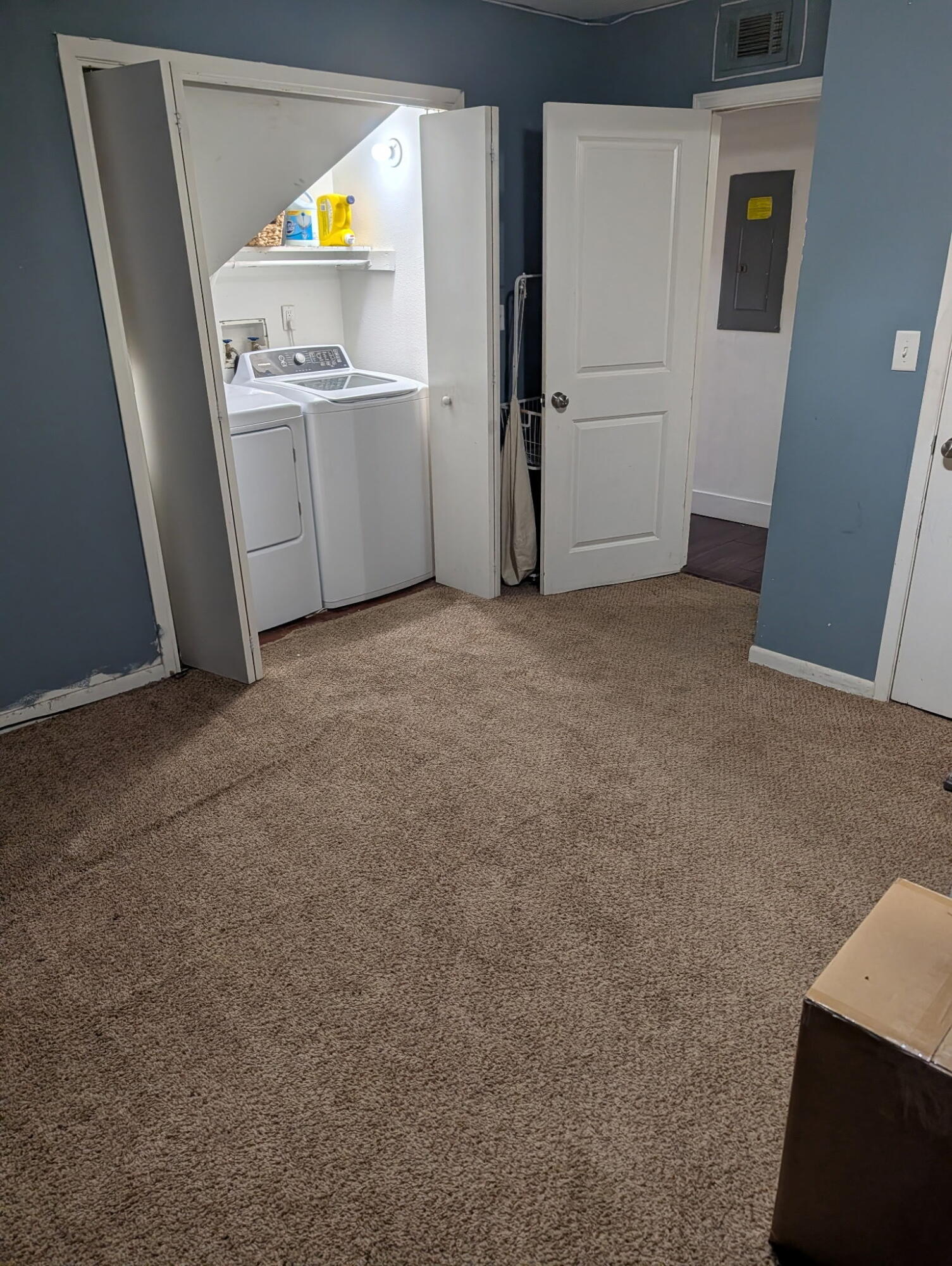 994 Woodyard Road DeFuniak Springs, FL 32435 - Photo 7 of 12 second bedroom with laundry room