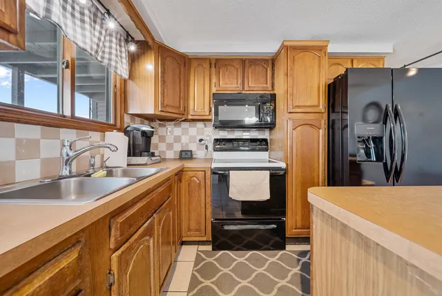 $799,000 | 12 Melendy Road, Hudson, NH 03051