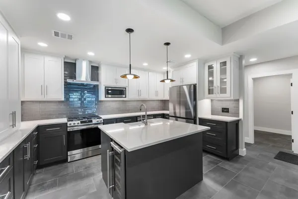 $3,050 | 2223 Hialeah Drive, Houston, TX 77018