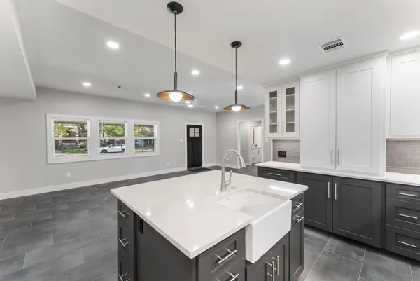 $3,050 | 2223 Hialeah Drive, Houston, TX 77018