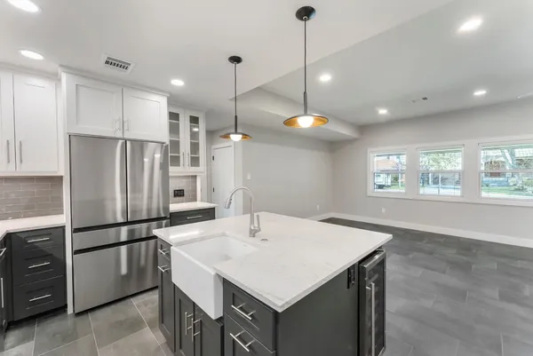 $3,050 | 2223 Hialeah Drive, Houston, TX 77018