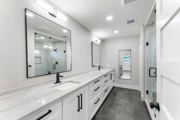 $3,050 | 2223 Hialeah Drive, Houston, TX 77018