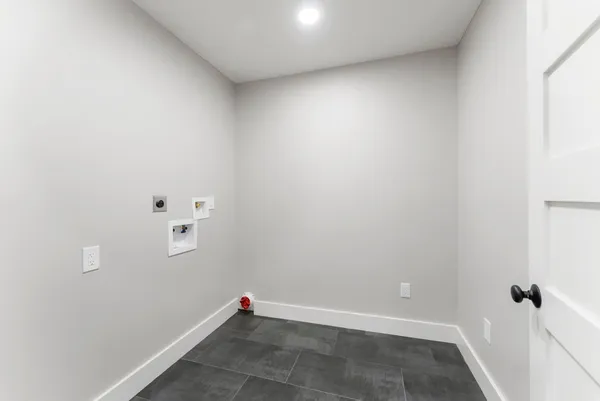 $3,050 | 2223 Hialeah Drive, Houston, TX 77018