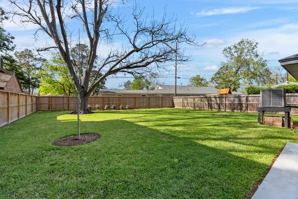 $3,050 | 2223 Hialeah Drive, Houston, TX 77018