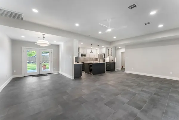 $3,050 | 2223 Hialeah Drive, Houston, TX 77018