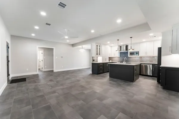 $3,050 | 2223 Hialeah Drive, Houston, TX 77018