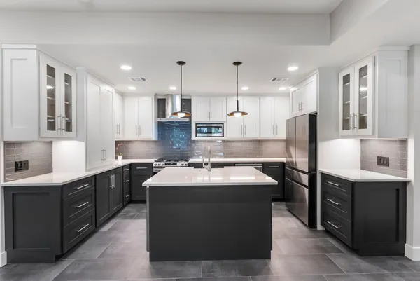 $3,050 | 2223 Hialeah Drive, Houston, TX 77018