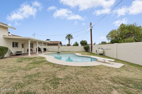 a view of a house with a backyard