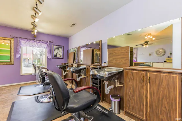 $149,900 | 305 South Albany Street, Selma, IN 47383