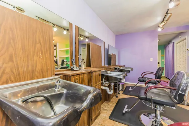 $149,900 | 305 South Albany Street, Selma, IN 47383