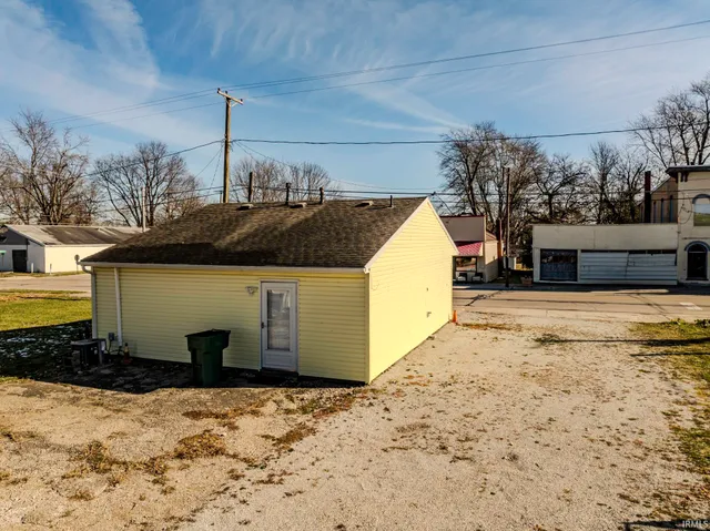 $149,900 | 305 South Albany Street, Selma, IN 47383