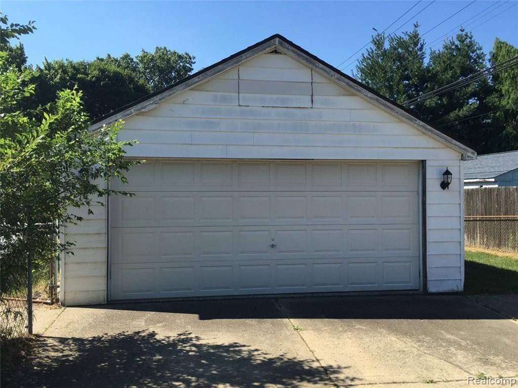 2680 Emmons Avenue Rochester, MI 48307 - Photo 2 of 3 emmons garage.jpg