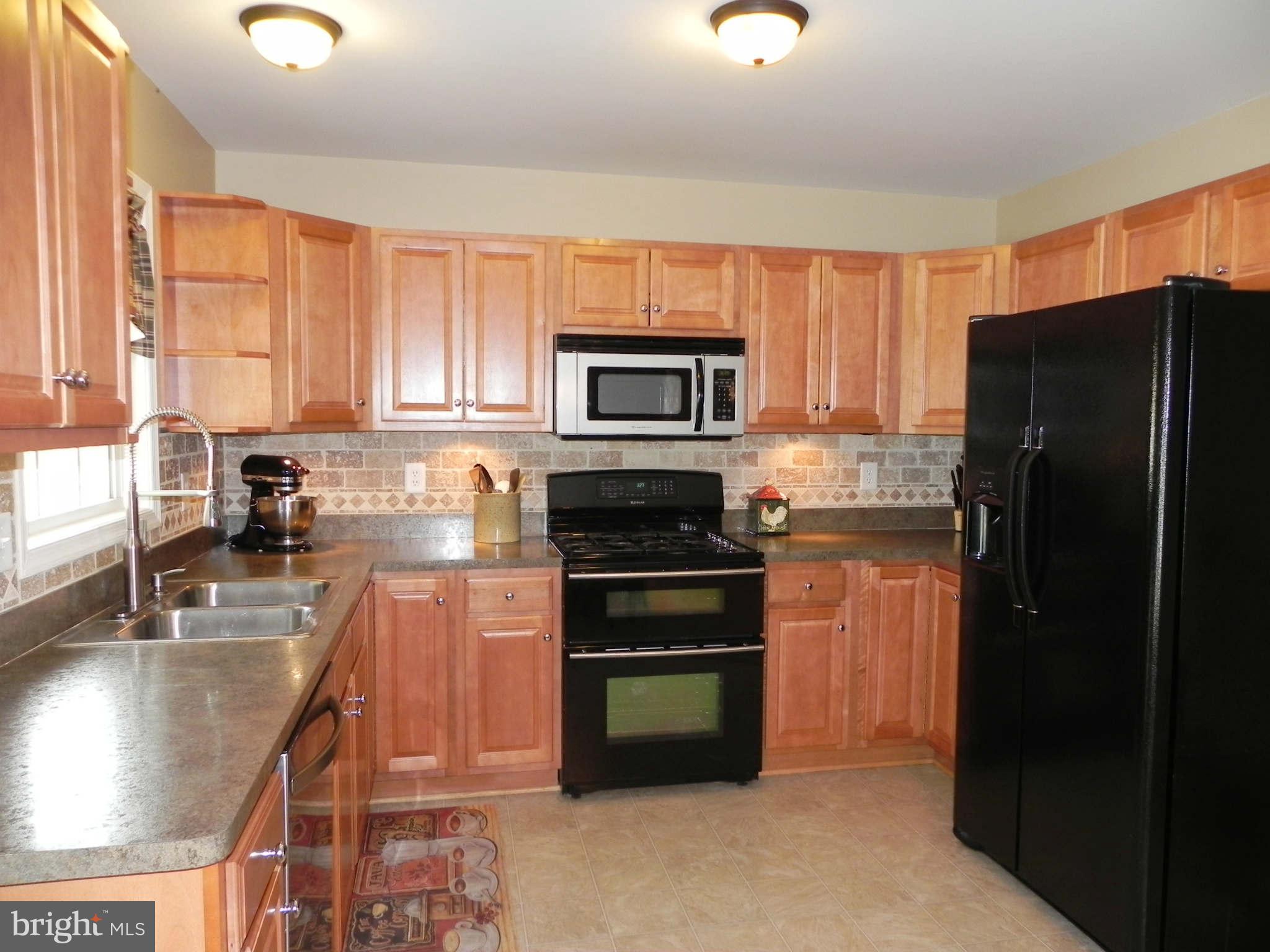 293 Fantasia Road Inwood, WV 25428 - Photo 9 of 30 Kitchen w/ Tile Backsplash