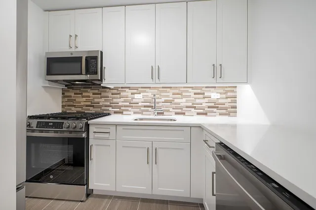 $599,000 | 245 East 25th Street, Unit 10L | Kips Bay