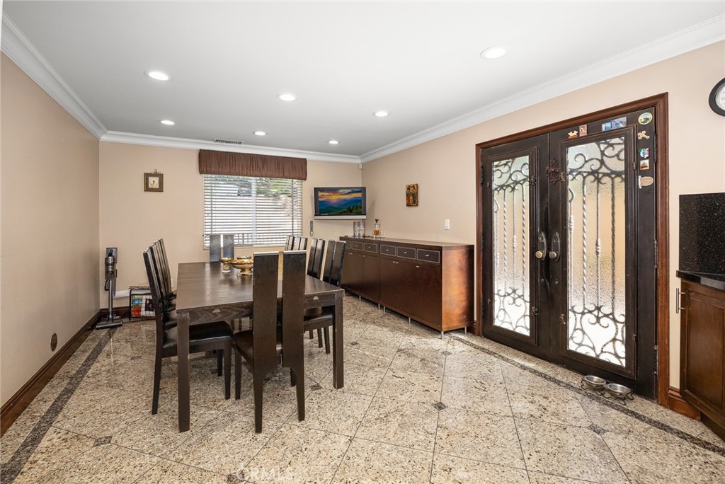 10610 Oak Tree Way Sunland, CA 91040 - Photo 21 of 63 a view of a dining room with furniture