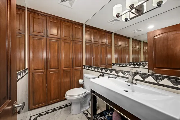 $1,495,000 | 10610 Oak Tree Way, Sunland, CA 91040