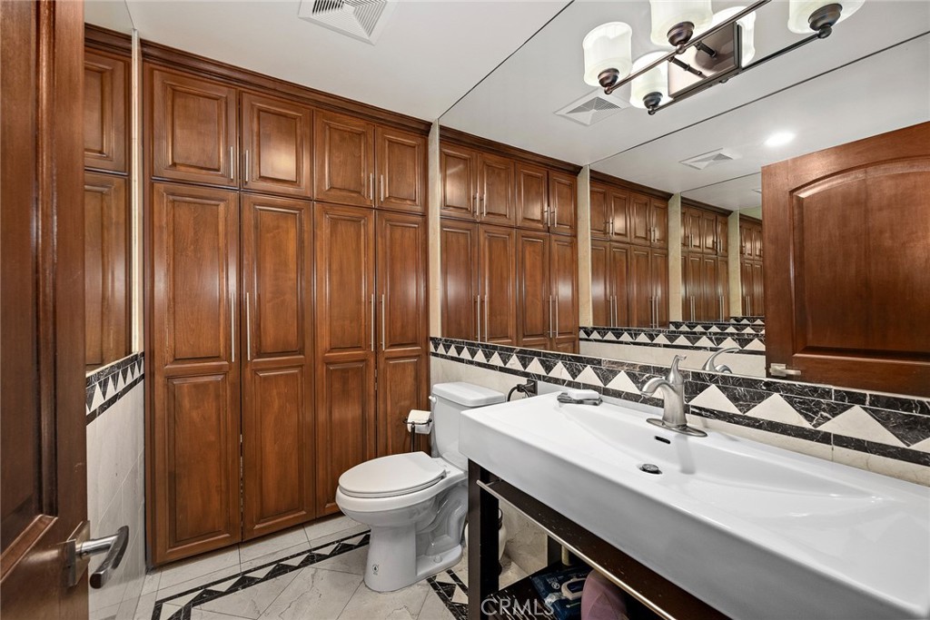 10610 Oak Tree Way Sunland, CA 91040 - Photo 26 of 63 a bathroom with a sink a toilet and mirror