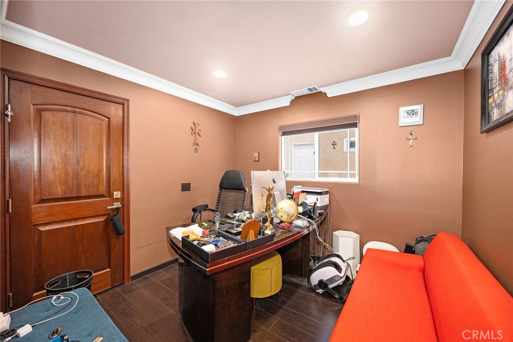 10610 Oak Tree Way Sunland, CA 91040 - Photo 27 of 63 a living room with furniture and a window