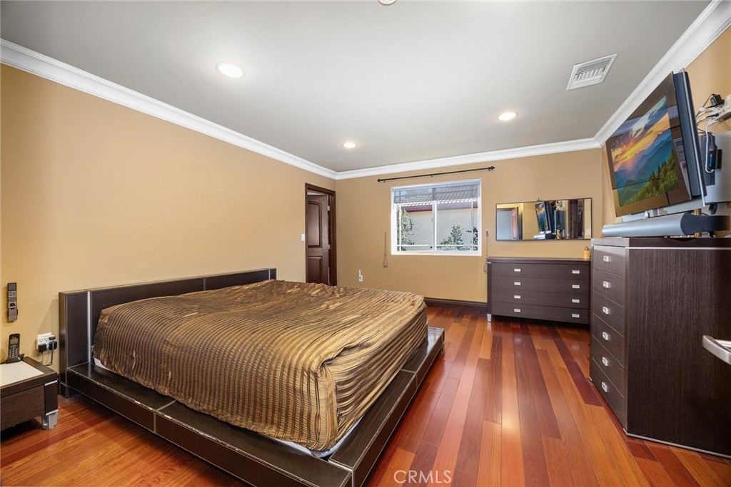 10610 Oak Tree Way Sunland, CA 91040 - Photo 29 of 63 a bed room with a bed and a television