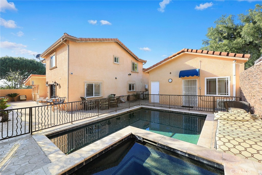 10610 Oak Tree Way Sunland, CA 91040 - Photo 36 of 63