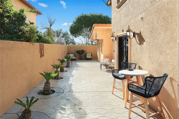 $1,495,000 | 10610 Oak Tree Way, Sunland, CA 91040