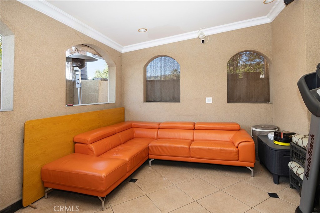 10610 Oak Tree Way Sunland, CA 91040 - Photo 53 of 63 a blue room with a couch and dresser
