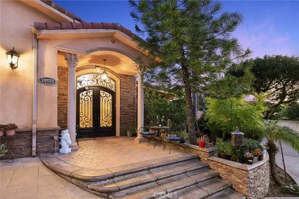 $1,495,000 | 10610 Oak Tree Way, Sunland, CA 91040