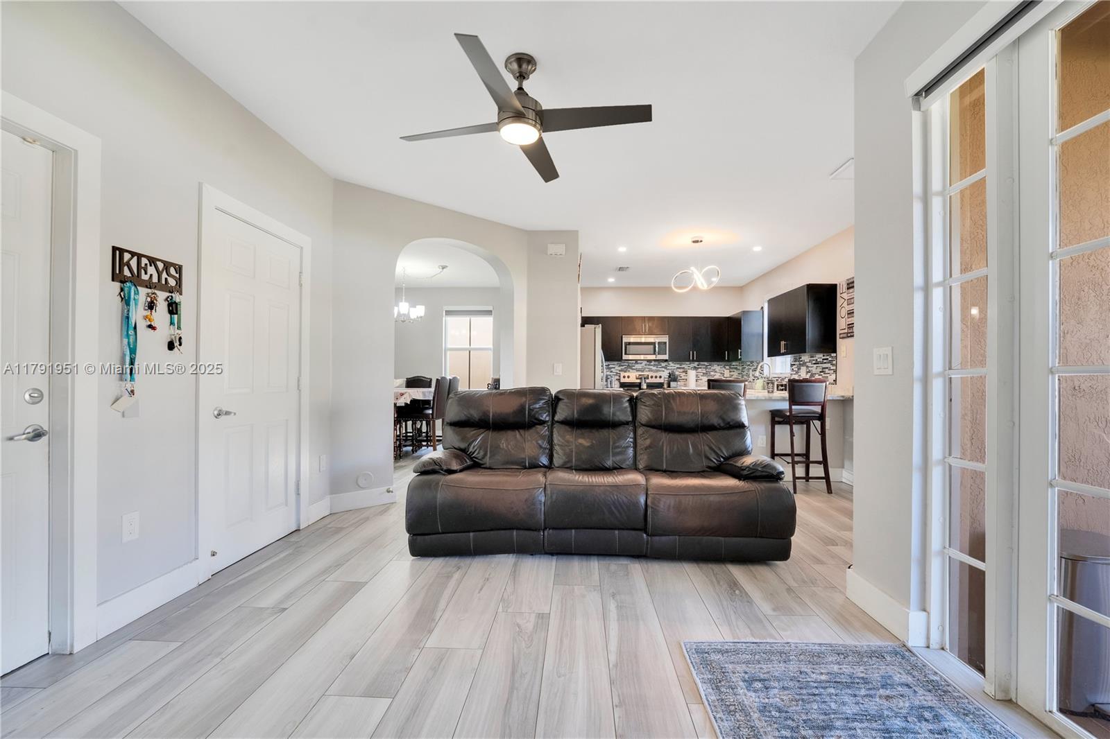 27490 Southwest 138th Path Homestead, FL 33032 - Photo 12 of 33 Gallery Image 12