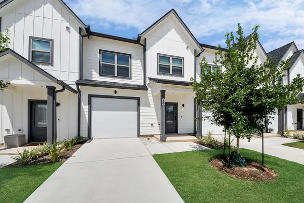 $1,729 | 7711 Longmire Road, Unit 102, Conroe, TX 77304
