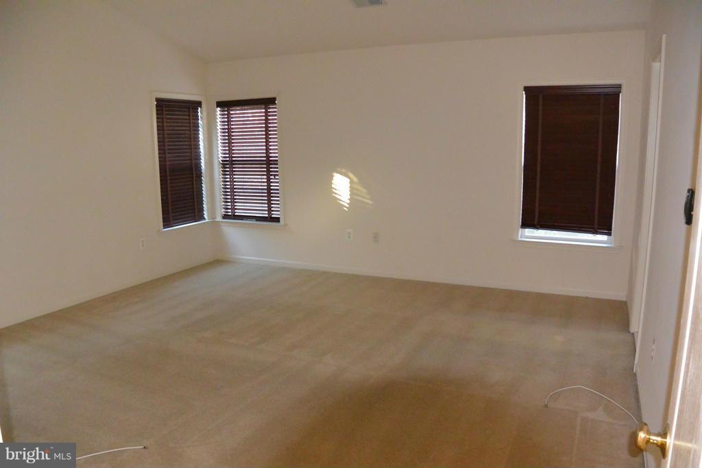 16526 Reservoir Loop Dumfries, VA 22026 - Photo 11 of 28 Bedroom (Master)