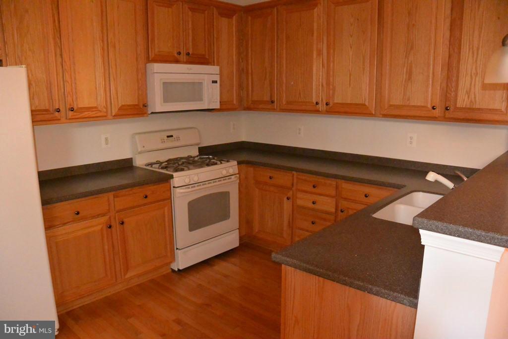 16526 Reservoir Loop Dumfries, VA 22026 - Photo 5 of 28 Kitchen