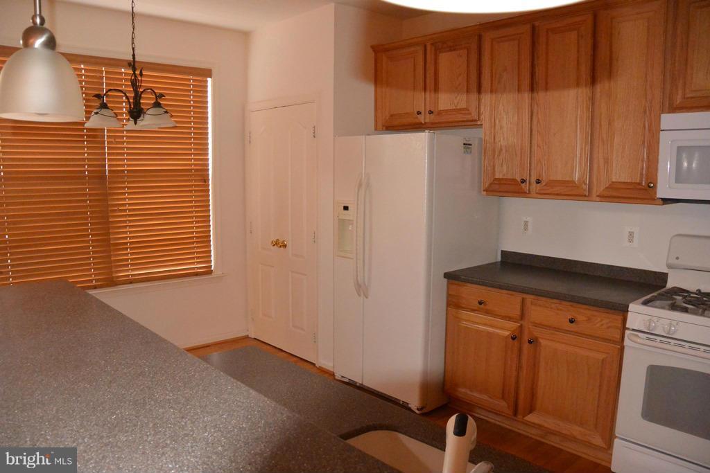 16526 Reservoir Loop Dumfries, VA 22026 - Photo 6 of 28 Kitchen