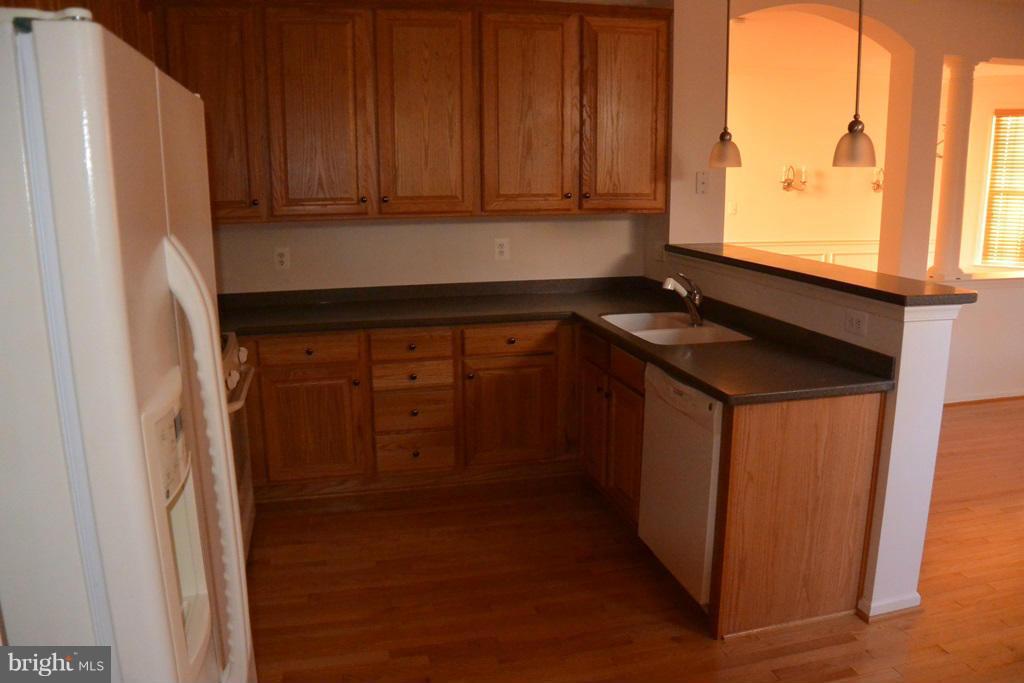 16526 Reservoir Loop Dumfries, VA 22026 - Photo 7 of 28 Kitchen