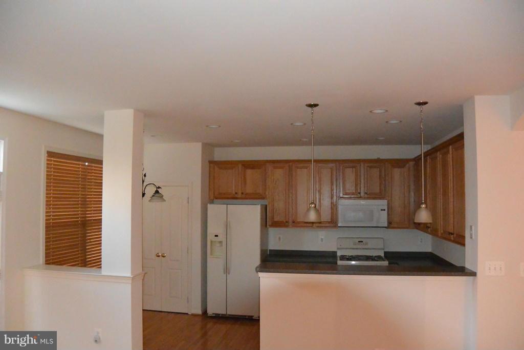 16526 Reservoir Loop Dumfries, VA 22026 - Photo 8 of 28 Kitchen