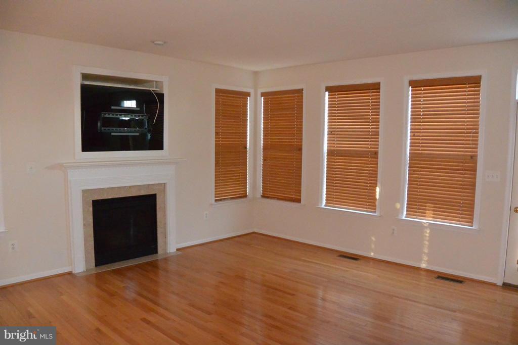 16526 Reservoir Loop Dumfries, VA 22026 - Photo 9 of 28 Family Room