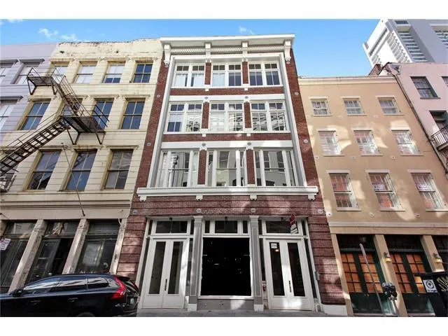 $4,000 | 216 Chartres Street, Unit 1A, New Orleans, LA 70130
