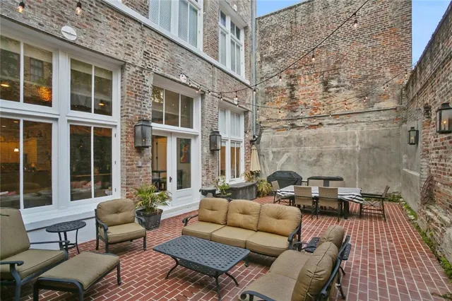 $4,000 | 216 Chartres Street, Unit 1A, New Orleans, LA 70130