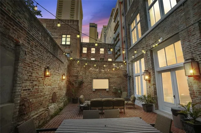 $4,000 | 216 Chartres Street, Unit 1A, New Orleans, LA 70130