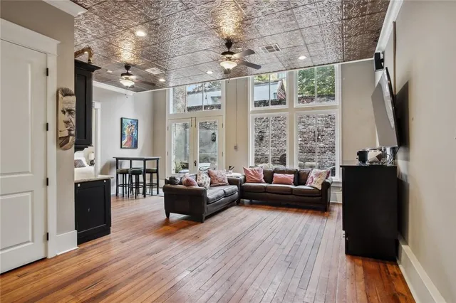 $4,000 | 216 Chartres Street, Unit 1A, New Orleans, LA 70130