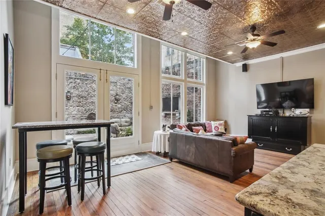 $4,000 | 216 Chartres Street, Unit 1A, New Orleans, LA 70130