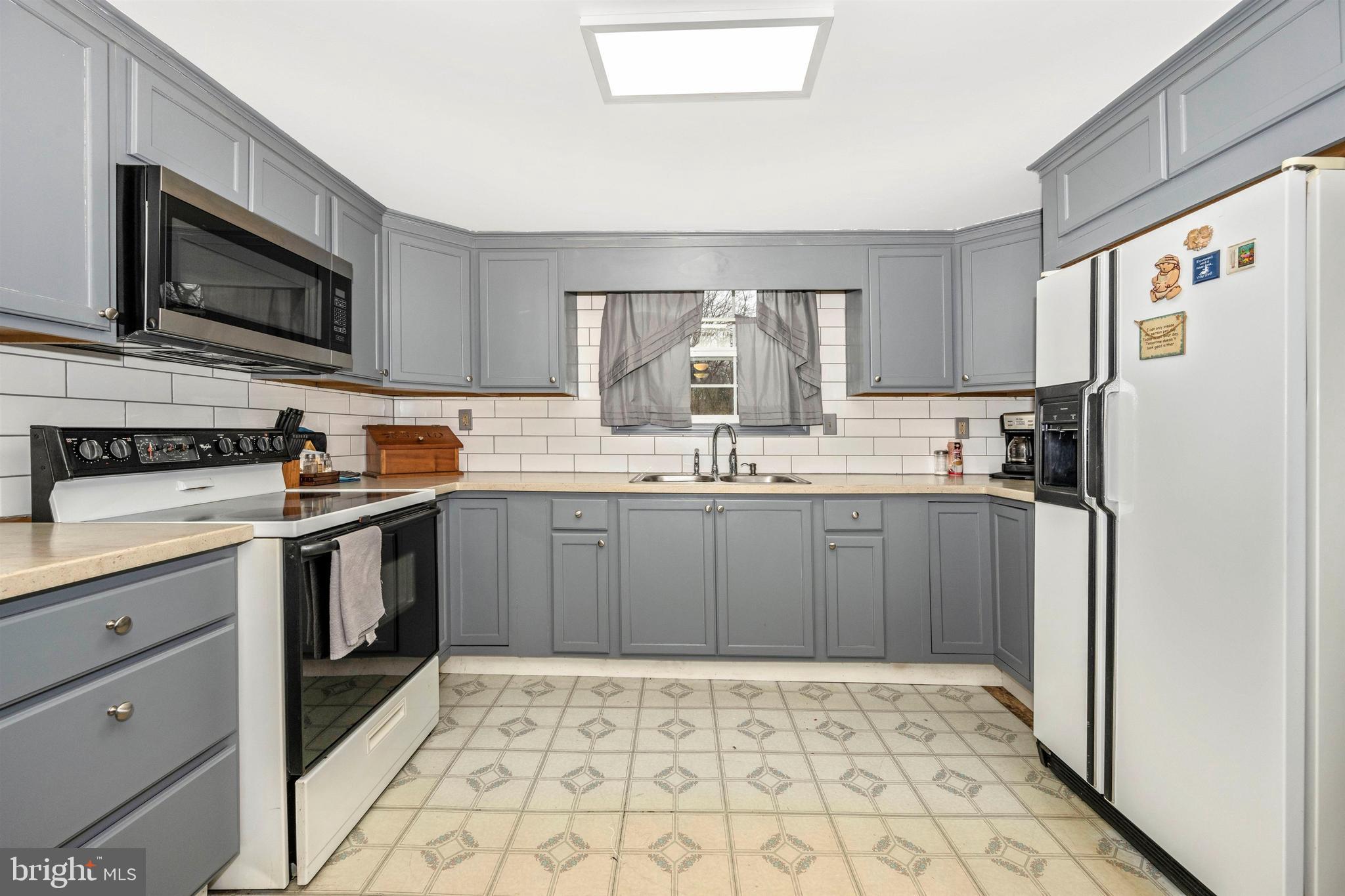 3813 Basford Road Frederick, MD 21703 - Photo 18 of 40 Eat-in kitchen