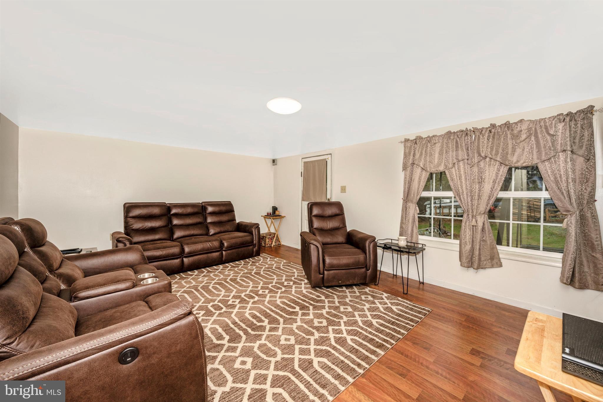 3813 Basford Road Frederick, MD 21703 - Photo 28 of 40 Living Room